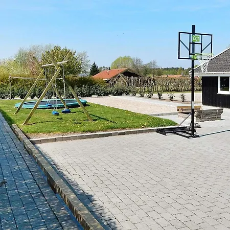 Family Fun By The Sea - By Traum Nordborg