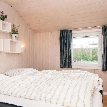 Family Fun By The Sea - By Traum *