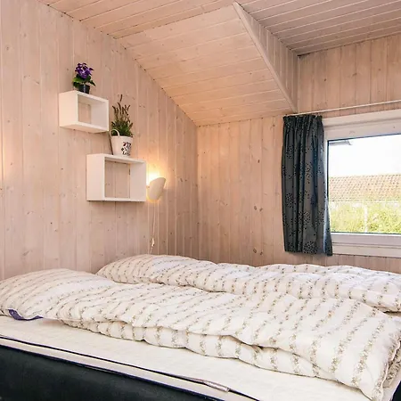 Family Fun By The Sea - By Traum Nordborg