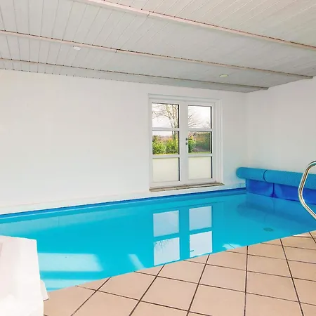 Family Fun By The Sea - By Traum