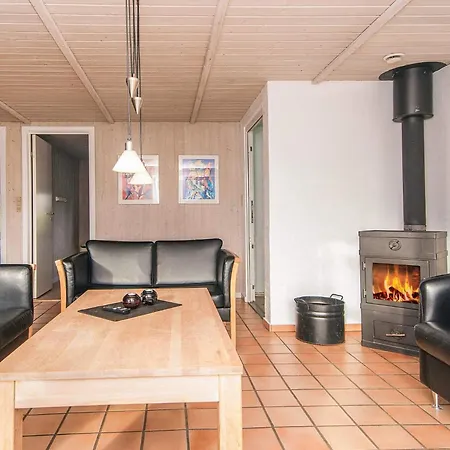 Family Fun By The Sea - By Traum Nordborg