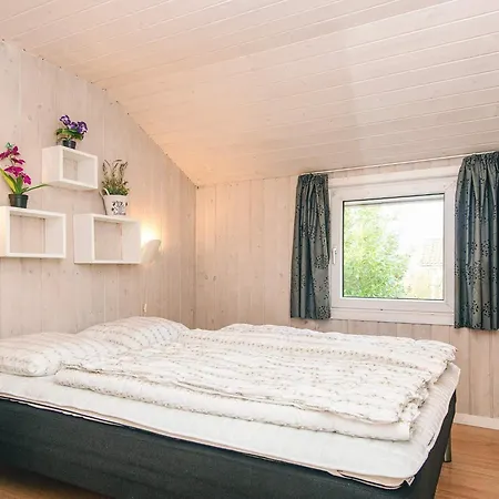 Family Fun By The Sea - By Traum