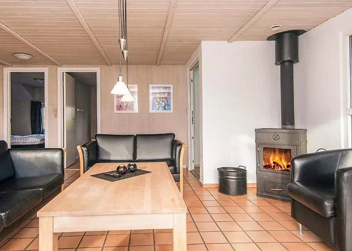 Family Fun By The Sea - By Traum Nordborg