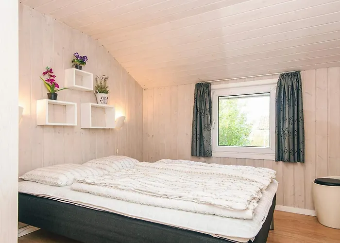 Family Fun By The Sea - By Traum